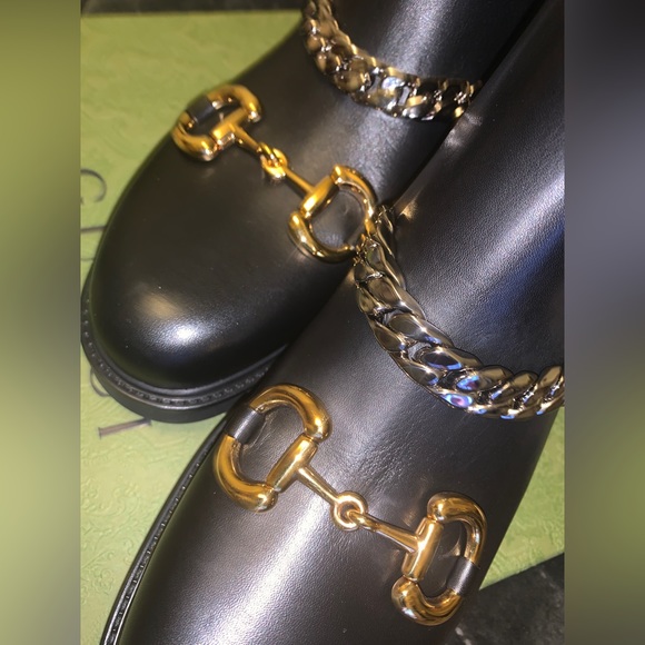 Gucci Chelsea Leather Boots with chain - Picture 2 of 6
